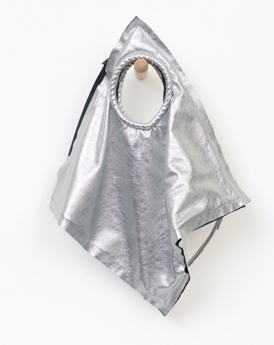 EvaBlut_Fazzoletti_silver_front.jpg